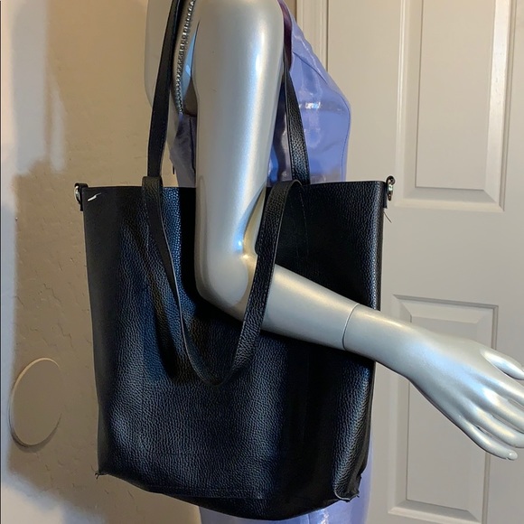 Tote with central magnet button for easy closing - Picture 6 of 8